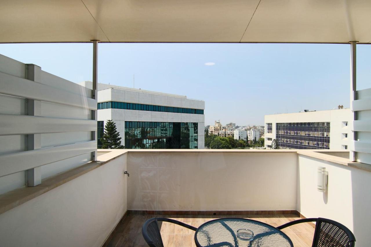 Phaedrus Living: Luxury Suite Nicosia 505 Екстериор снимка